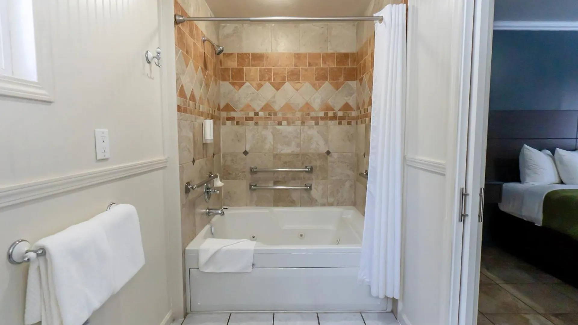 Econo Lodge Inn & Suites Heavenly Village Area South Lake Tahoe Hotel